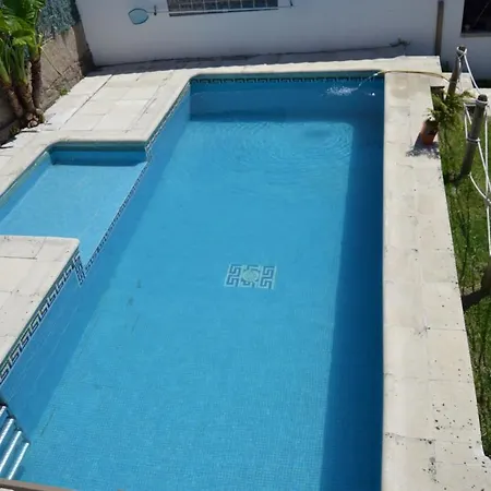 Casa Familiar Con Piscina Privada Tomino